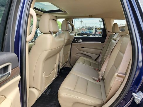 Used 2017 Jeep Grand Cherokee Limited AWD/4WD image 21