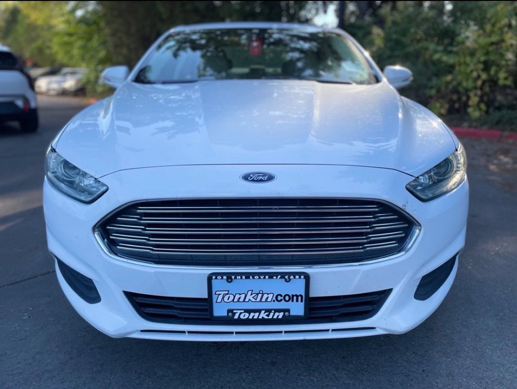 Used 2016 Ford Fusion SE FWD image 9