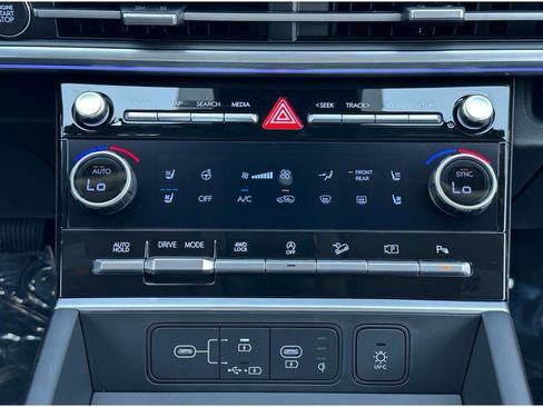 Used 2024 Hyundai Santa Fe Limited image 18