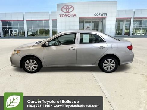 Used 2010 Toyota Corolla LE image 2