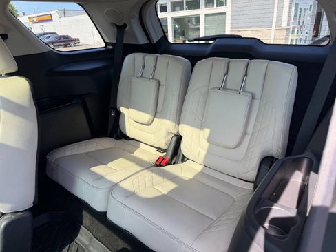 Used 2016 Ford Explorer Platinum AWD/4WD image 12