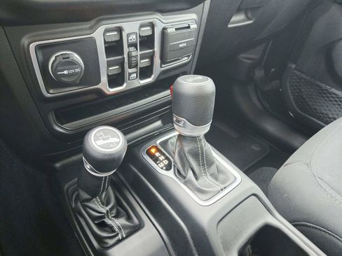 Used 2020 Jeep Wrangler Unlimited Sahara AWD/4WD image 36