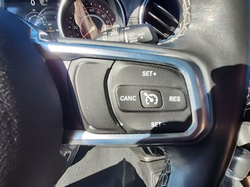 Used 2018 Jeep Wrangler Unlimited Sahara w/ Dual Top Group image 26