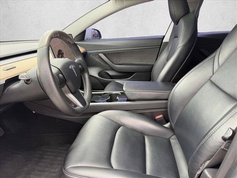 Used 2020 Tesla Model 3 Standard Range Plus RWD image 9