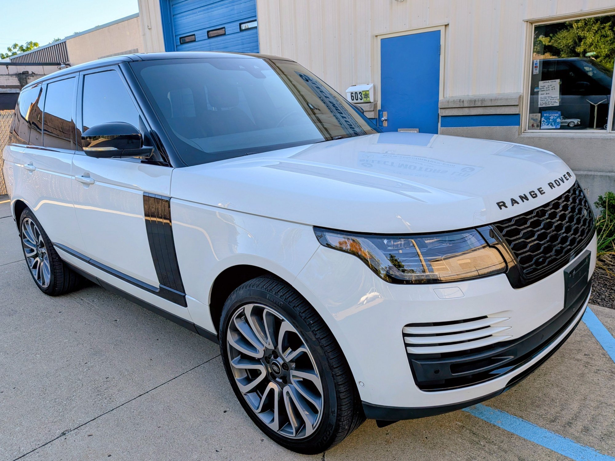 Used 2018 Land Rover Range Rover HSE AWD/4WD image 13