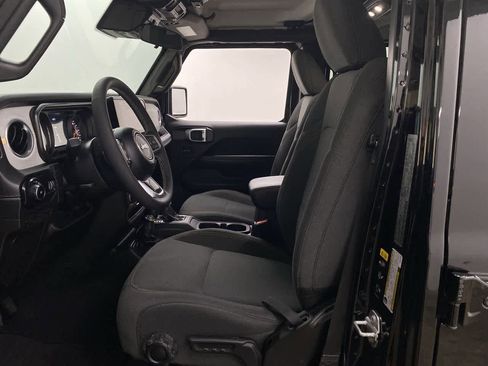 Used 2025 Jeep Wrangler Unlimited Sahara AWD/4WD image 13