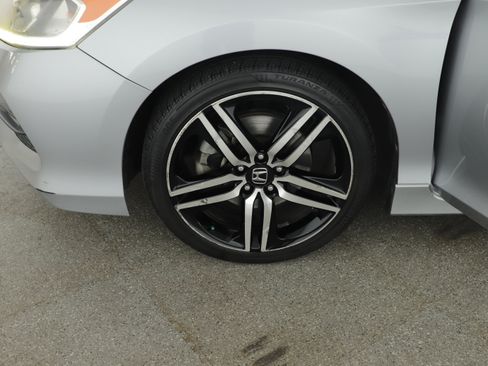 Used 2017 Honda Accord Sport image 10