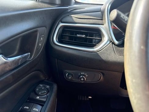 Used 2019 Chevrolet Equinox LT FWD image 9