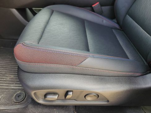 Used 2025 Chevrolet Equinox RS image 31