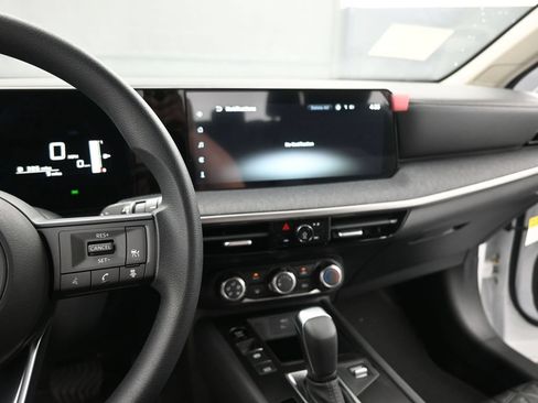 Used 2025 Nissan Kicks SV FWD image 14