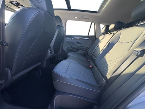 New 2025 Volkswagen Tiguan SE image 5