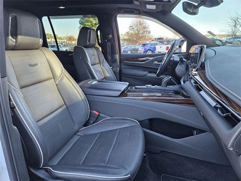 Used 2023 Cadillac Escalade ESV Premium Luxury image 20