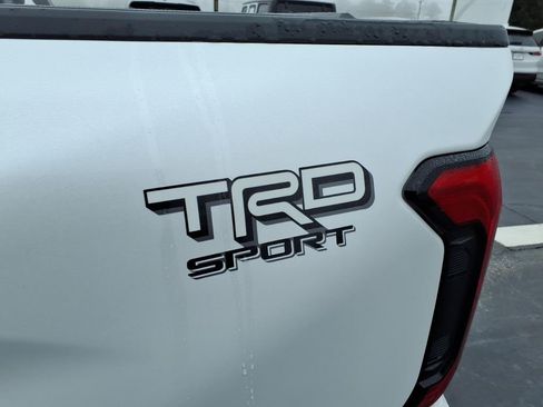 Used 2024 Toyota Tacoma TRD Sport w/ TRD Sport Upgrade Package image 9