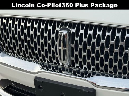 Used 2021 Lincoln Nautilus Reserve w/ Equipment Group 201A image 6