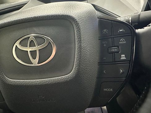 Used 2025 Toyota Prius XLE image 20