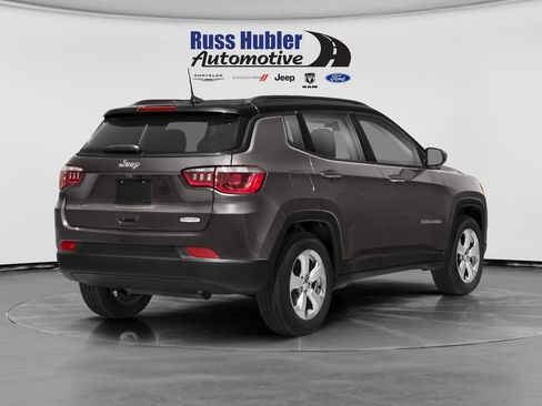 Used 2018 Jeep Compass Latitude w/ Popular Equipment Group AWD/4WD image 3