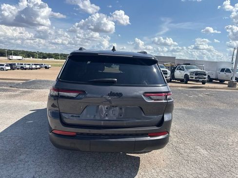 Used 2023 Jeep Grand Cherokee L Laredo AWD/4WD image 7