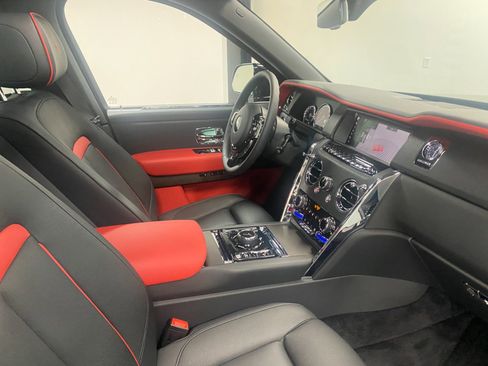 Used 2021 Rolls-Royce Cullinan image 41