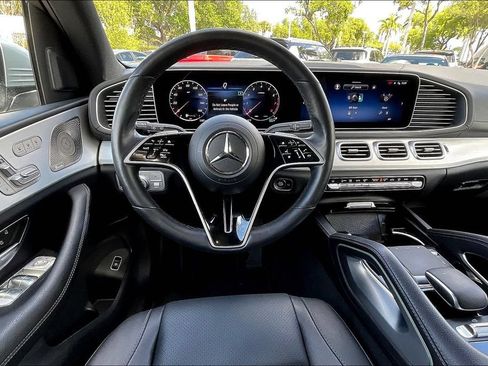 Used 2025 Mercedes-Benz GLS 450 4MATIC image 5