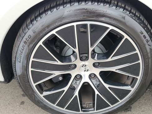 Used 2025 Porsche Taycan image 30