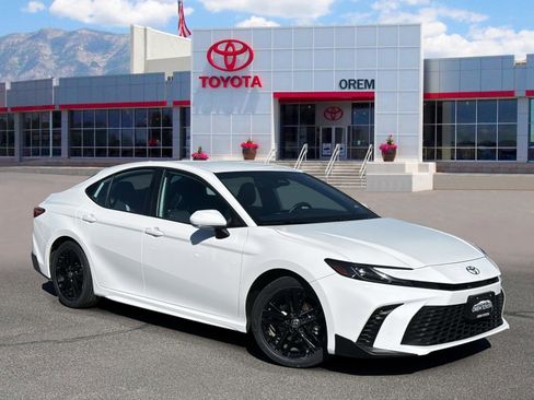 Used 2025 Toyota Camry SE w/ Multimedia Upgrade Package image 1