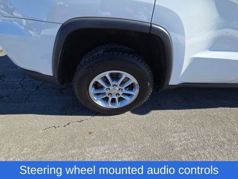 Used 2019 Jeep Grand Cherokee Laredo image 12