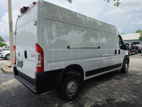 Used 2025 RAM ProMaster 2500 w/ Convenience Group FWD image 3