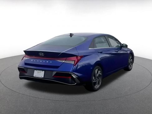 Used 2025 Hyundai Elantra SEL image 8