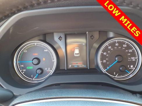 Used 2021 Toyota Venza LE w/ Carpet Mat Package (TMS) image 16