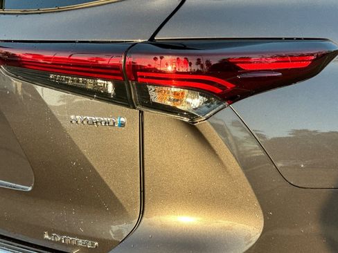 Used 2024 Toyota Highlander Limited image 15