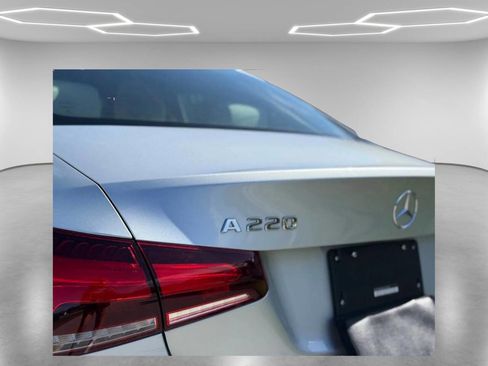 Used 2021 Mercedes-Benz A 220 image 9