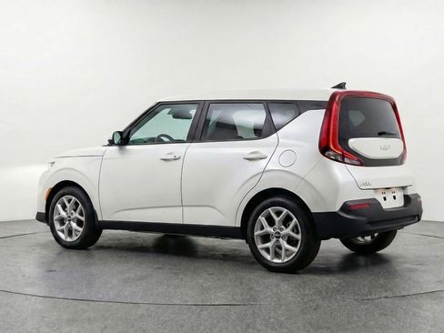 Used 2025 Kia Soul LX w/ LX Technology Package FWD image 6