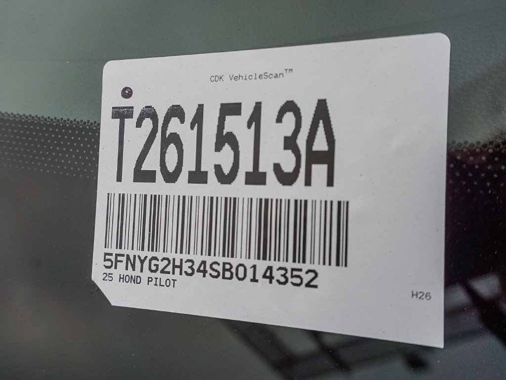 Used 2025 Honda Pilot Sport image 26