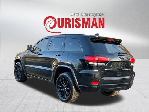 Used 2018 Jeep Grand Cherokee Altitude image 3