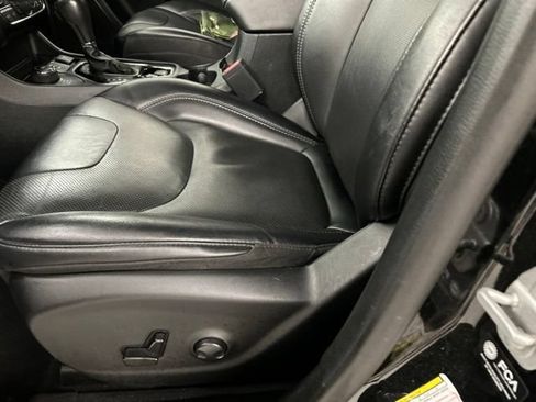 Used 2023 Jeep Cherokee Altitude Lux AWD/4WD image 7