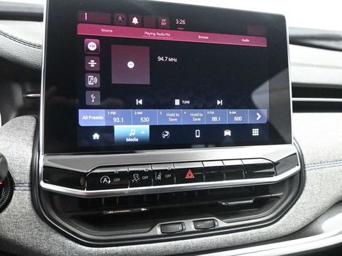 Used 2024 Jeep Compass Latitude image 31