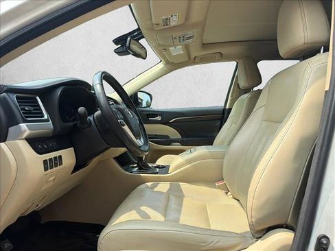Used 2014 Toyota Highlander Limited Platinum AWD/4WD image 12