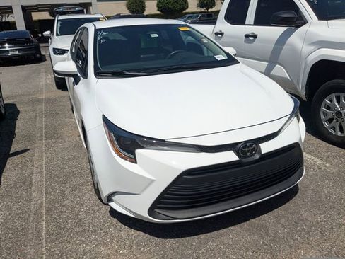 Used 2024 Toyota Corolla LE FWD image 1
