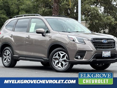 Used 2023 Subaru Forester Premium AWD/4WD image 1