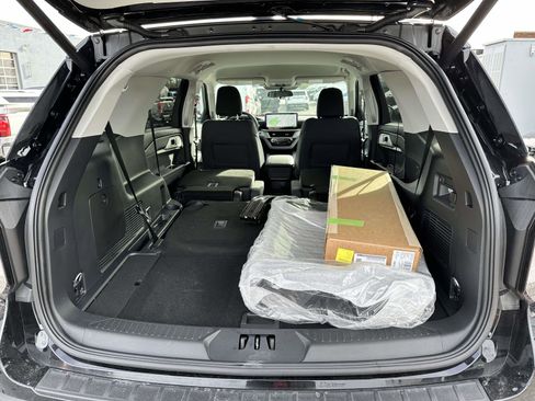 Used 2025 Ford Explorer Active image 8