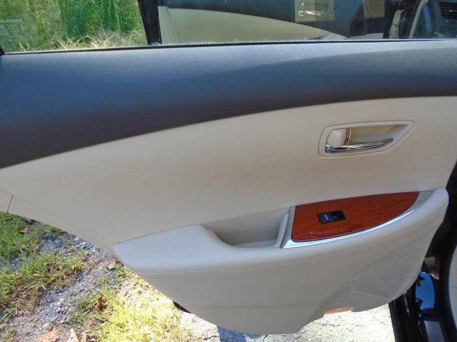 Used 2010 Lexus ES 350 w/ Preferred Accessory Package FWD image 18