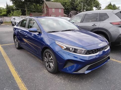 Used 2024 Kia Forte LXS w/ LXS Technology Package FWD image 12