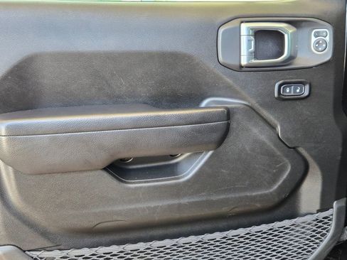 Used 2024 Jeep Gladiator Sport AWD/4WD image 11
