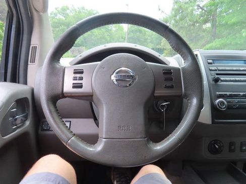 Used 2011 Nissan Frontier SV w/ SV Premium Utility Pkg AWD/4WD image 25