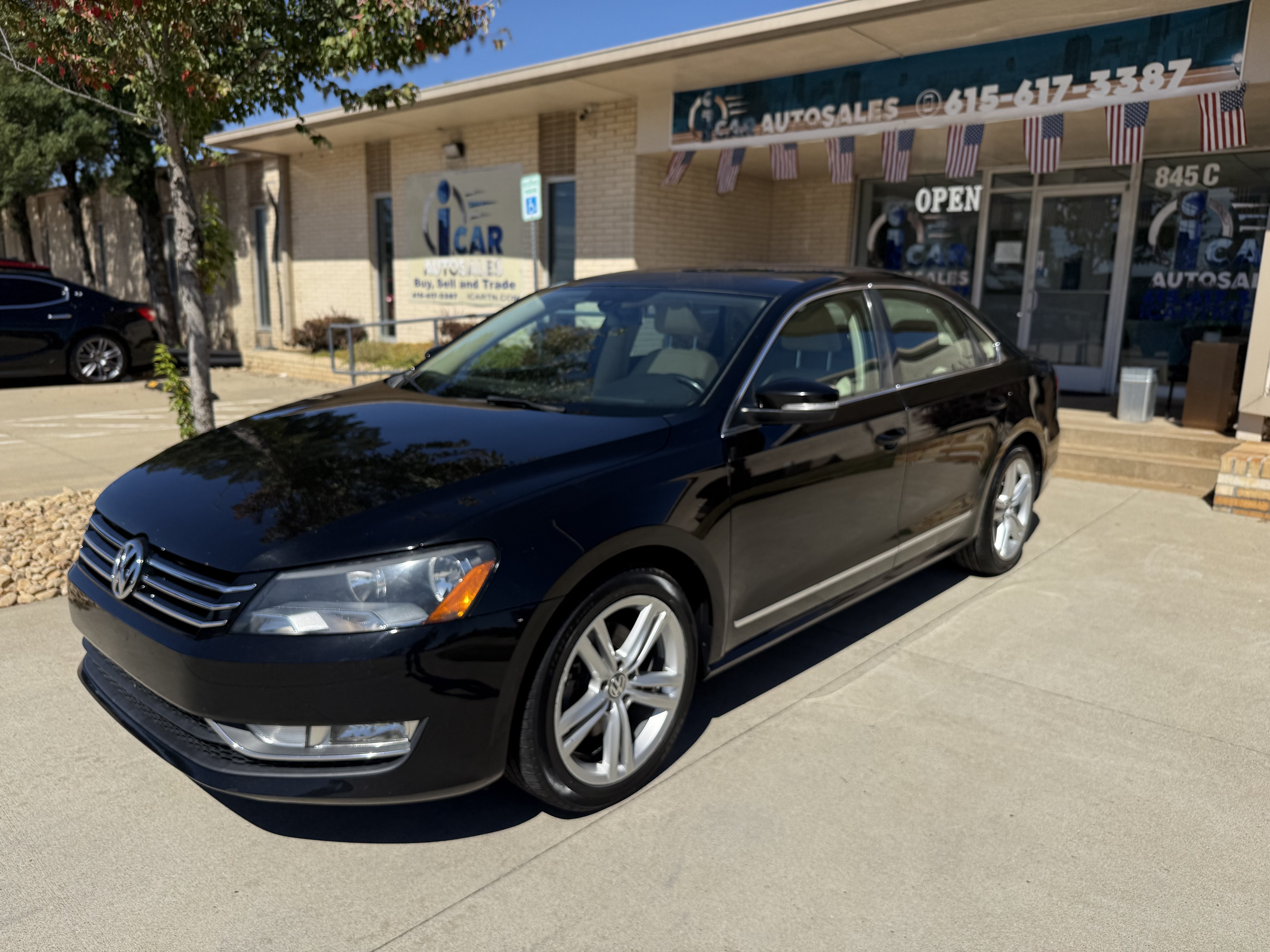 Used 2015 Volkswagen Passat 1.8T SE FWD image 1