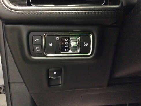 Used 2023 Lincoln Nautilus Reserve image 22