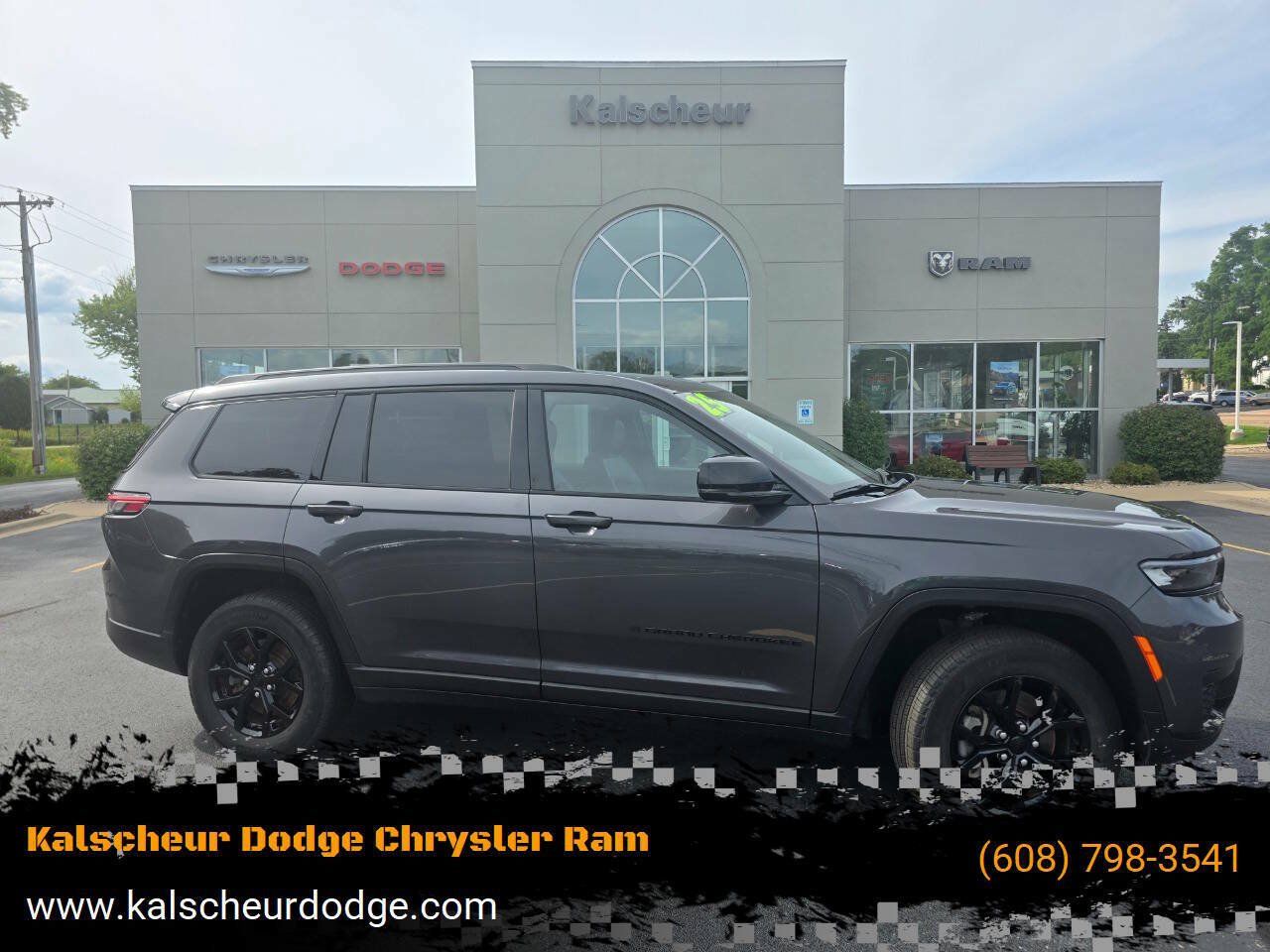 Used 2025 Jeep Grand Cherokee L Laredo AWD/4WD image 1