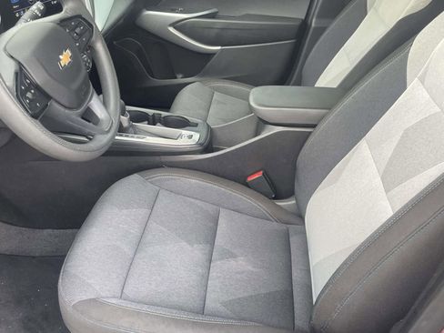 Used 2025 Chevrolet Trax LS image 12