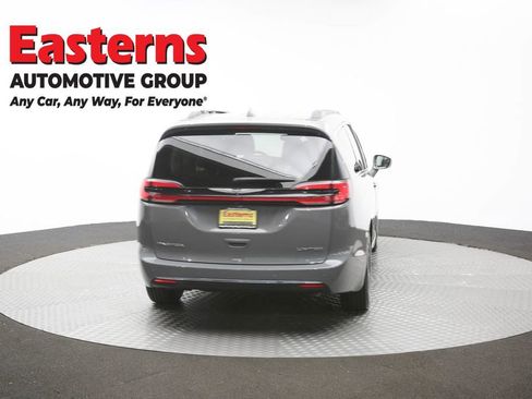 Used 2022 Chrysler Pacifica Limited FWD image 36