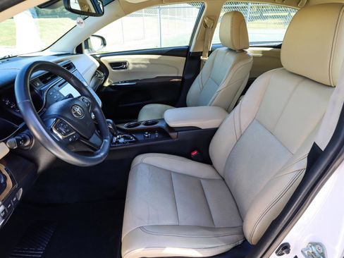 Used 2016 Toyota Avalon Limited image 42